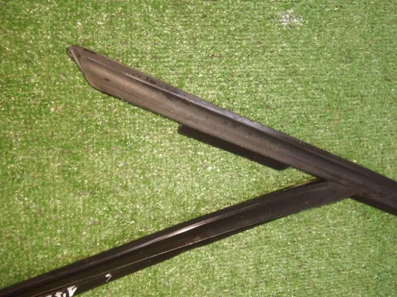 Уплотнитель стекла двери