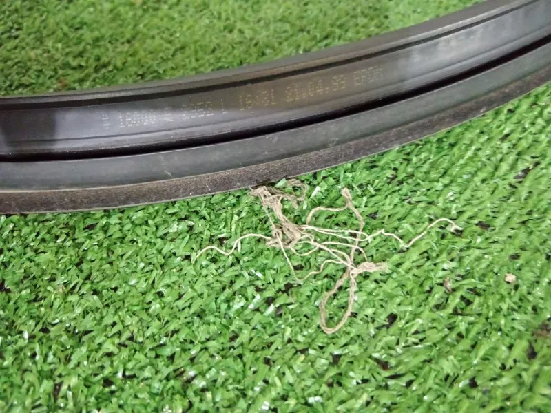 Уплотнитель стекла двери