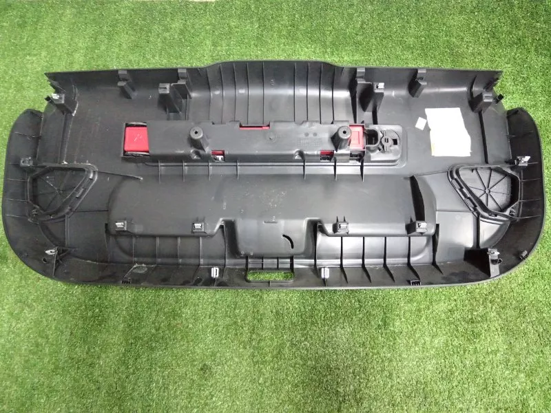 Обшивка двери багажника