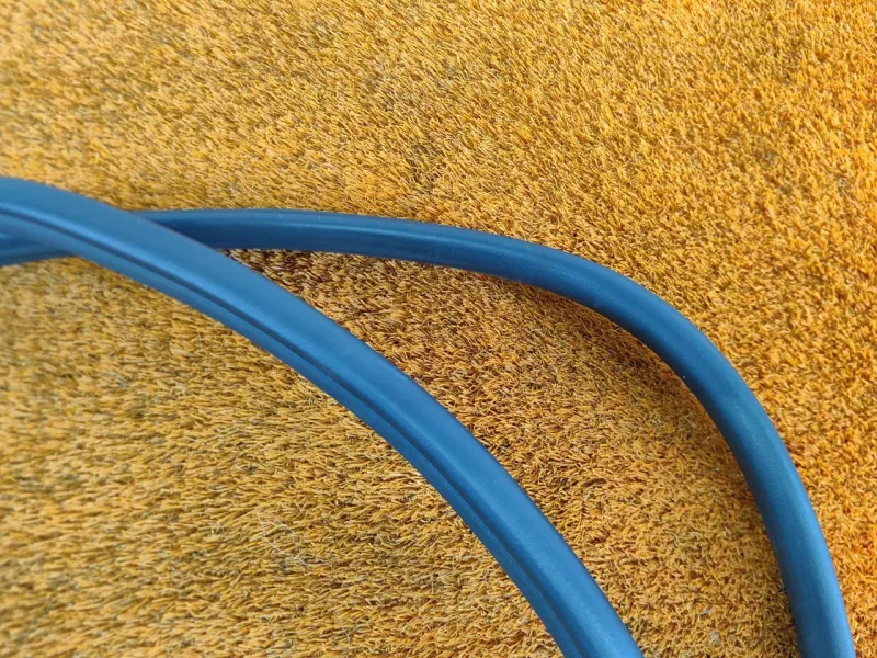 Уплотнитель проема двери