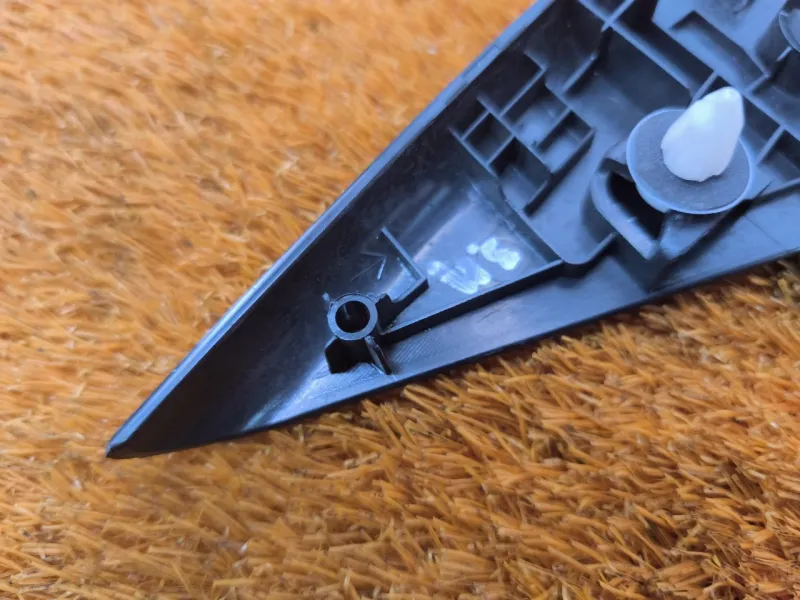 Уголок двери