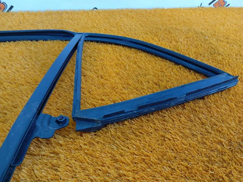 Уплотнитель стекла двери