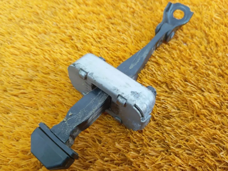 Ограничитель двери