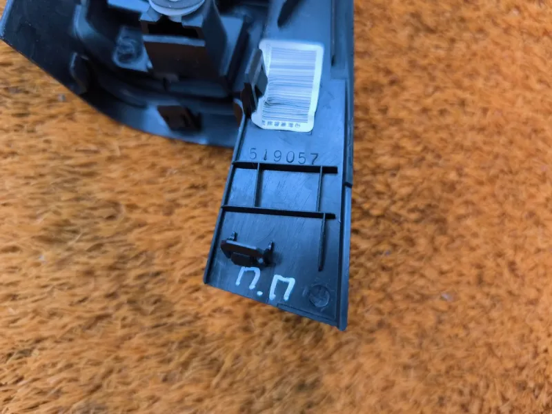 Уголок двери