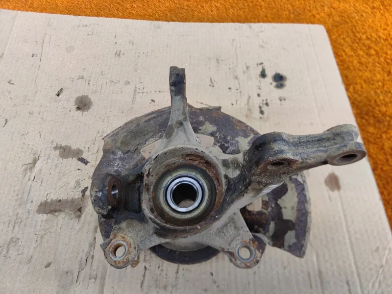 Кулак поворотный