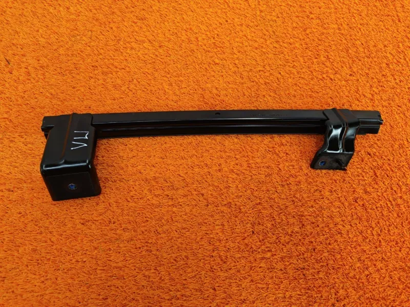 Направляющая стекла двери