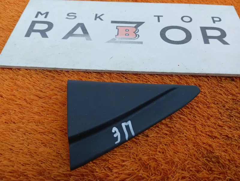 Уголок двери