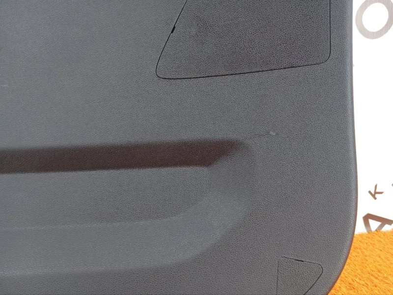 Обшивка двери багажника