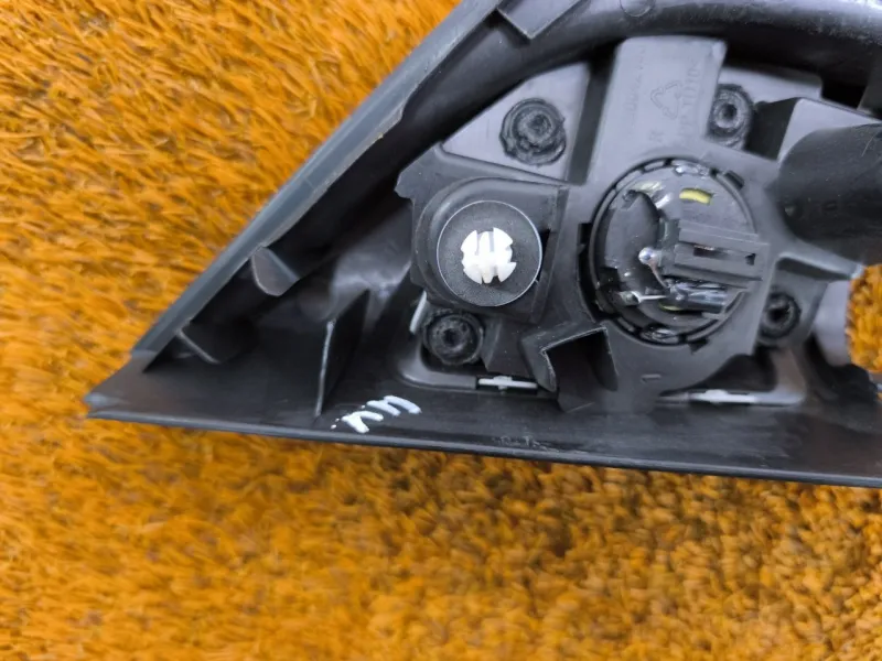 Уголок двери