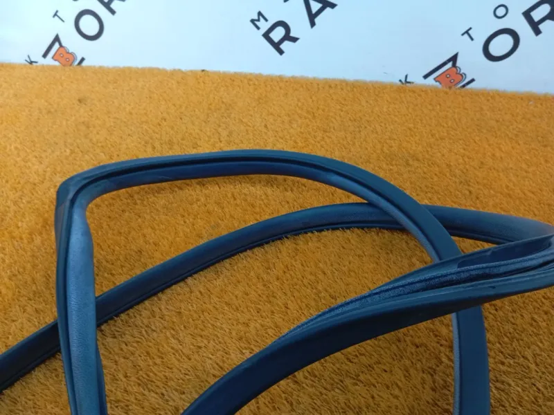 Уплотнитель двери