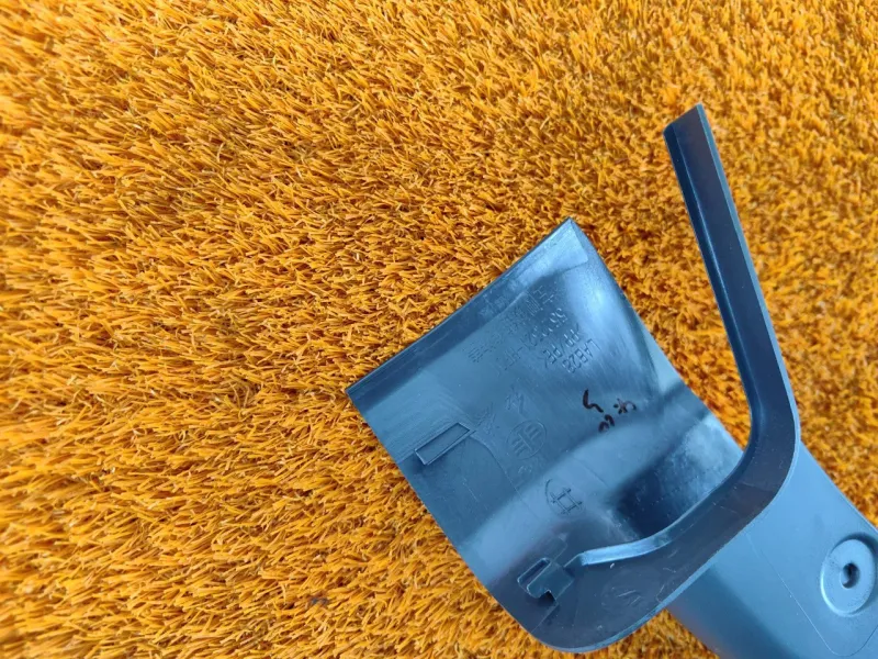 Накладка петли крышки багажника