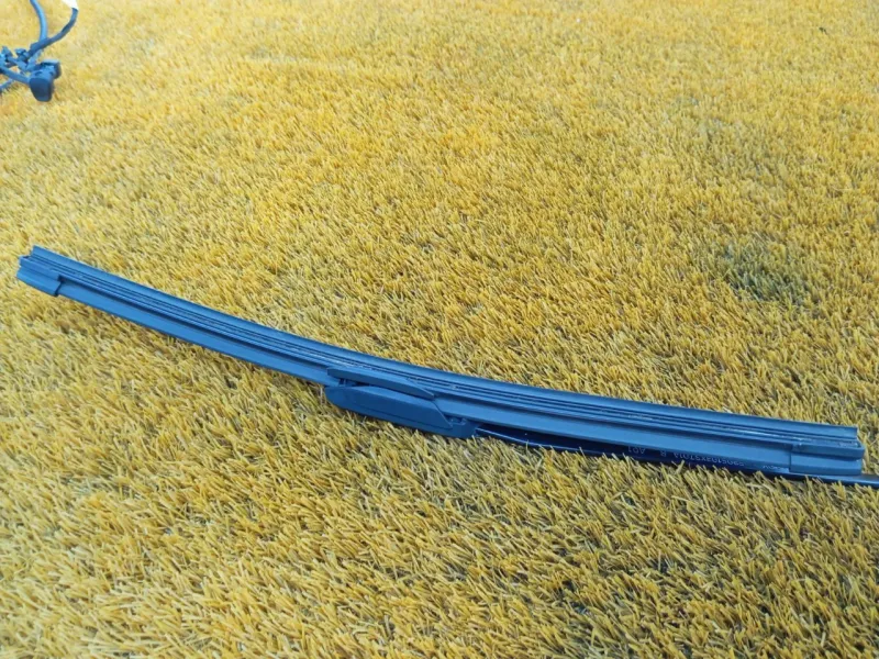 Поводок стеклоочистителя лобового стекла