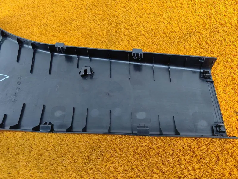 Обшивка центральной стойки