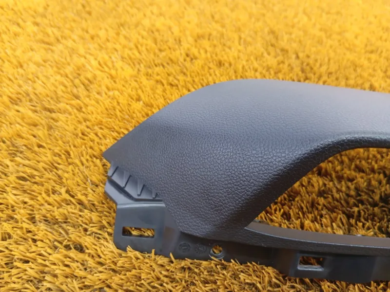 Декоративная накладка торпедо под дефлектор