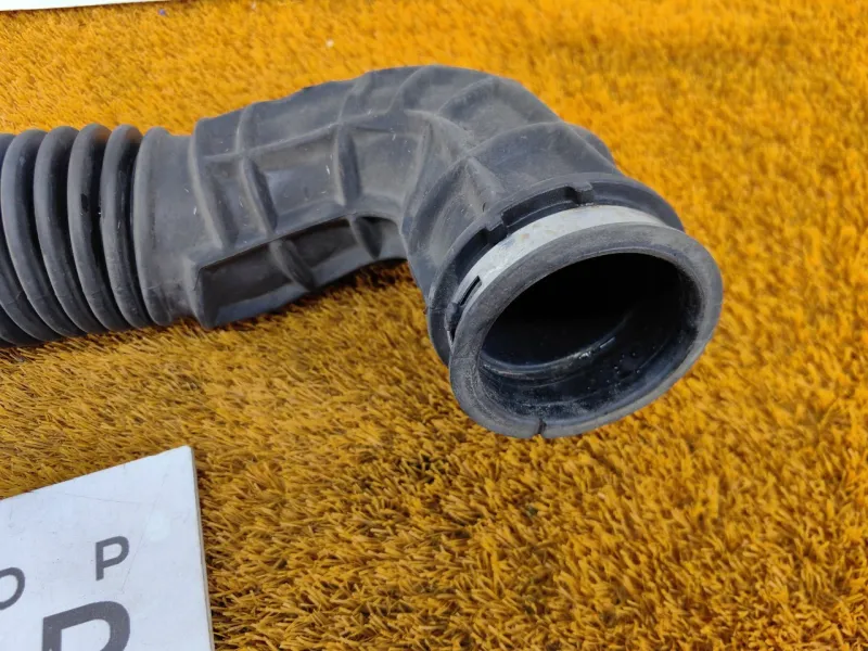 Патрубок воздушного фильтра