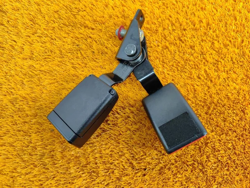 Ответная часть ремня безопасности