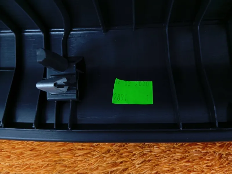 Накладка крышки багажника