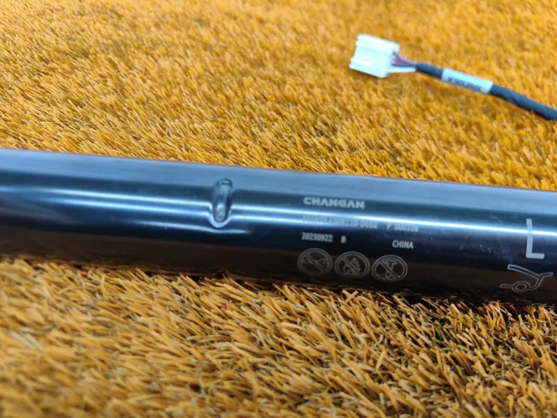 Амортизатор крышки багажника