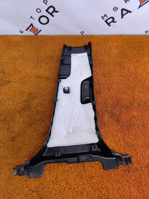 Обшивка центральной стойки