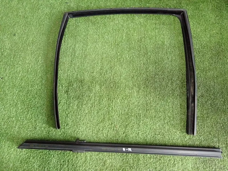 Уплотнитель стекла двери