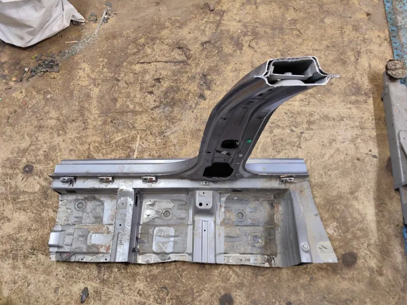 Порог с центральной стойкой