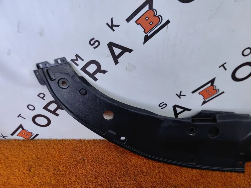 Накладка замка капота