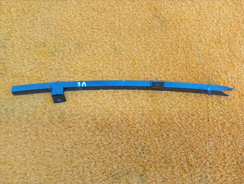 Направляющая стекла двери