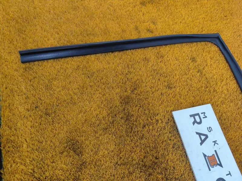 Уплотнитель стекла двери