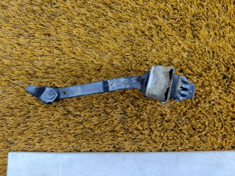 Ограничитель двери