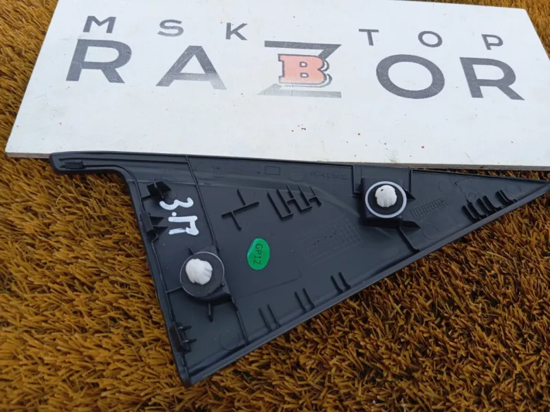 Уголок двери