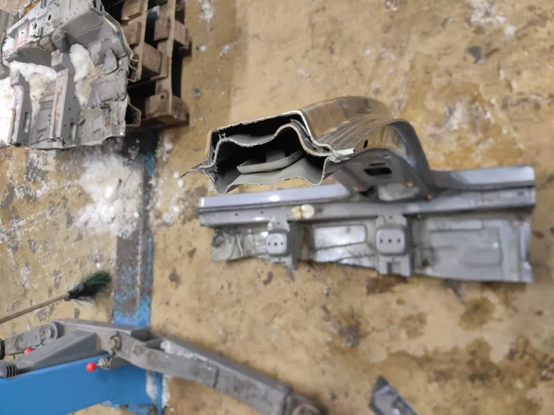 Порог с центральной стойкой Chery Tiggo 4 PRO 2023 502000843AAADYJ SQRE4G15C, правый