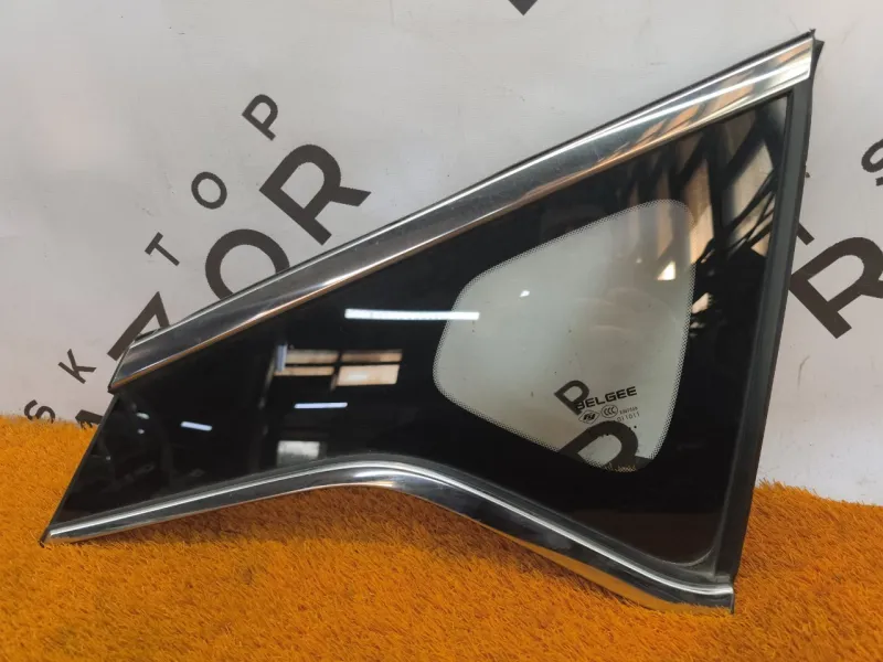 Форточка задняя