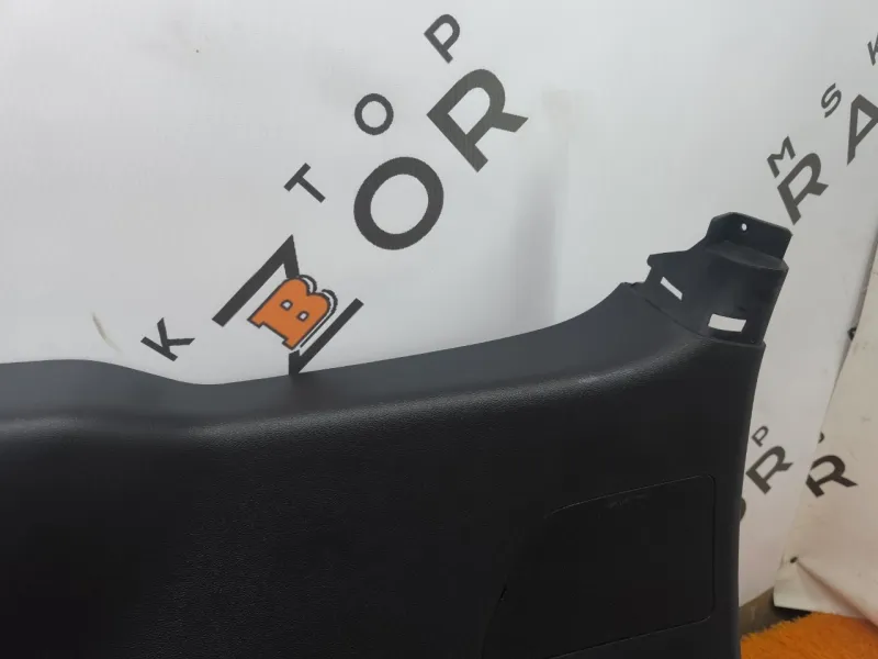 Обшивка двери багажника