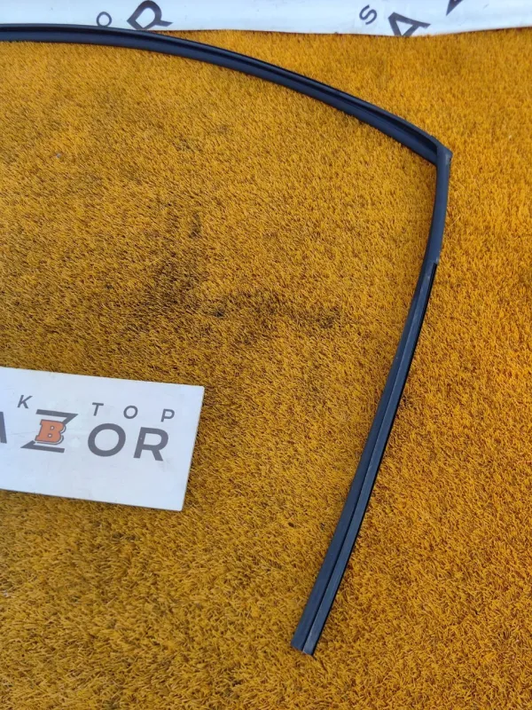 Уплотнитель стекла двери