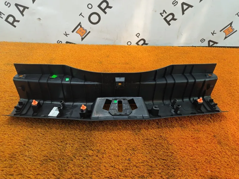 Накладка замка багажника