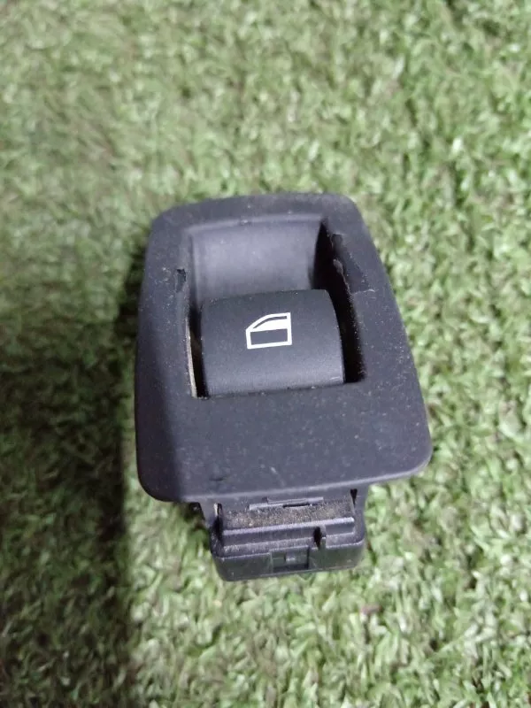 Кнопка стеклоподъемника