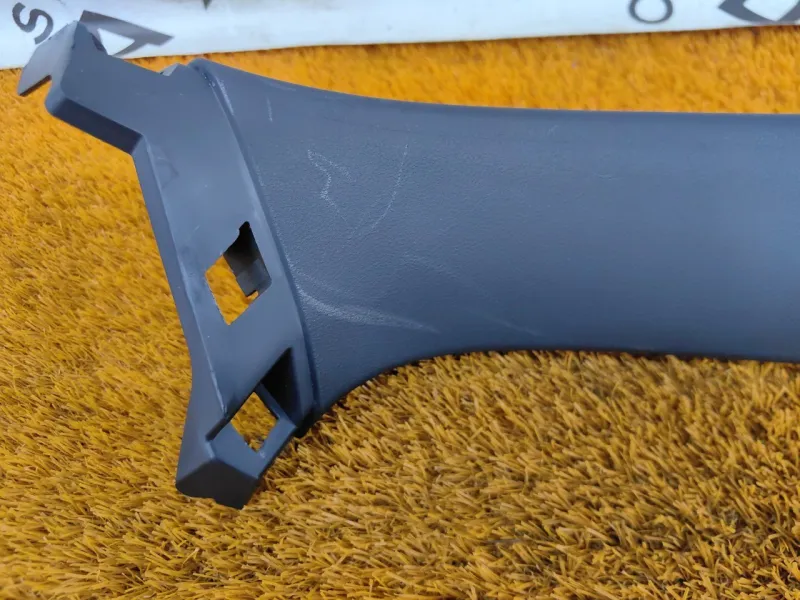 Обшивка двери багажника