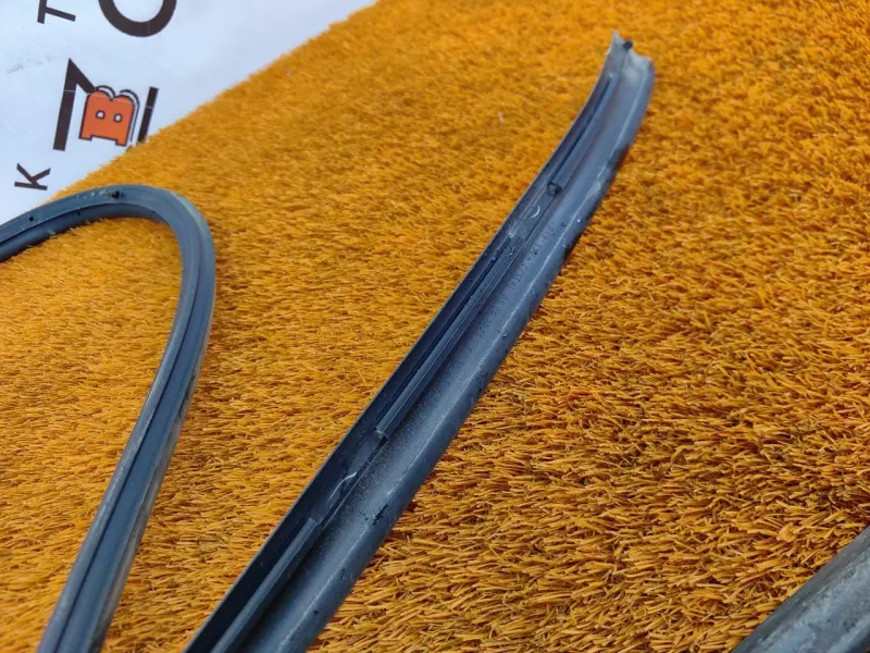 Уплотнитель двери