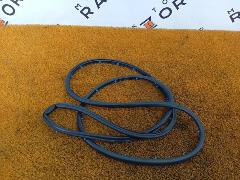 Уплотнитель двери