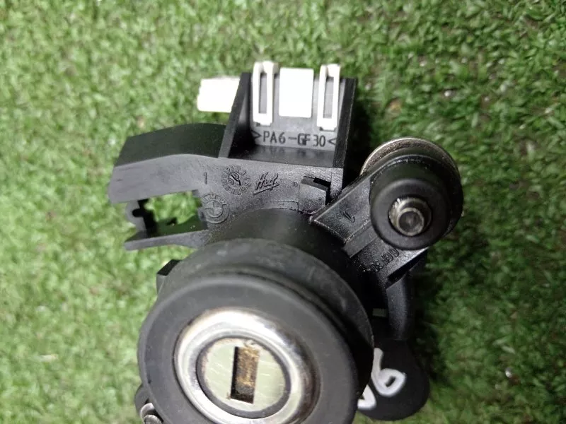 Личинка замка багажника