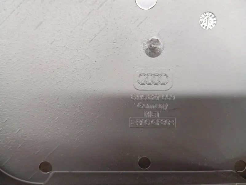 Обшивка крышки багажника