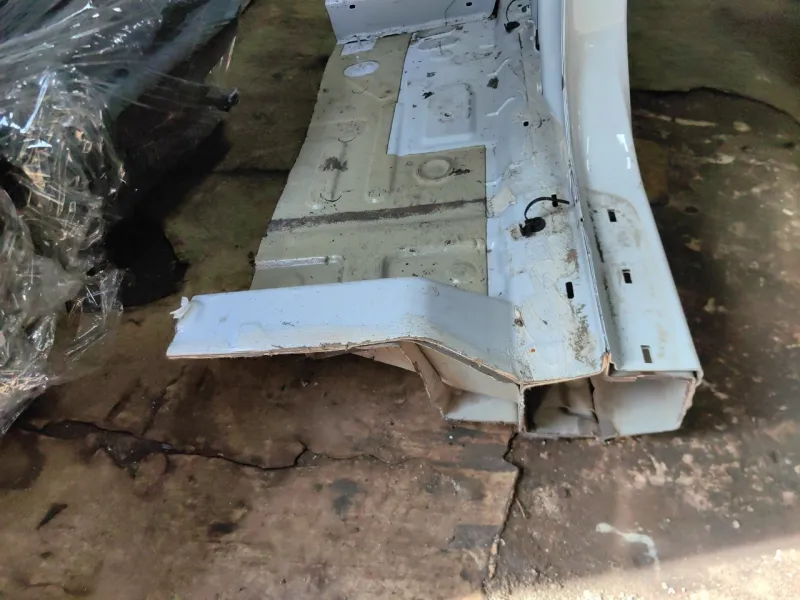 Порог с центральной стойкой