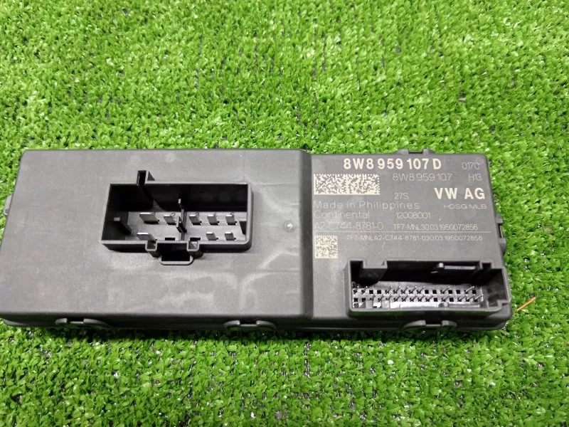 Блок управления двери багажника