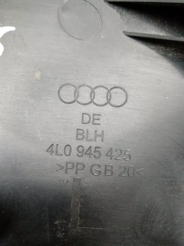 Обшивка двери багажника Audi Q7 2011 4L0945425 4L, левая