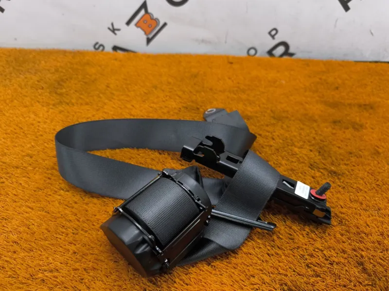 Ремень безопасности