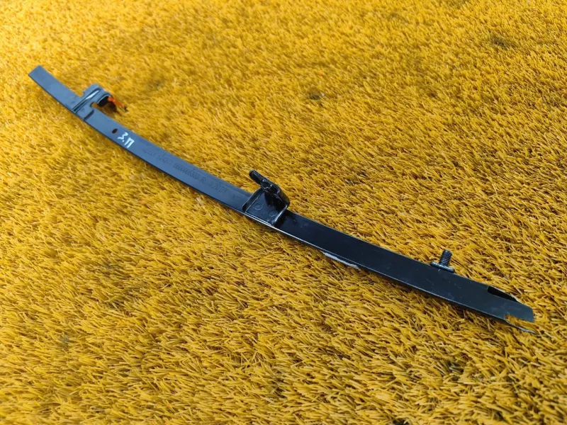 Направляющая стекла двери