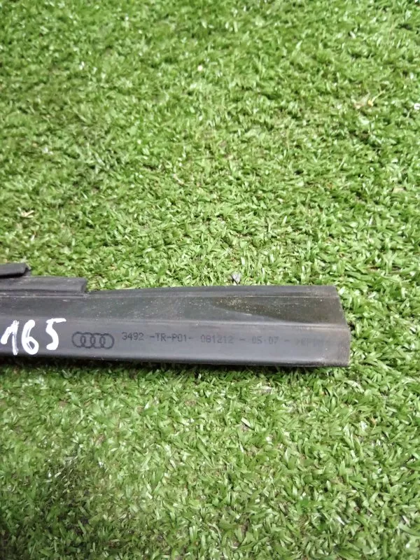 Уплотнитель стекла двери