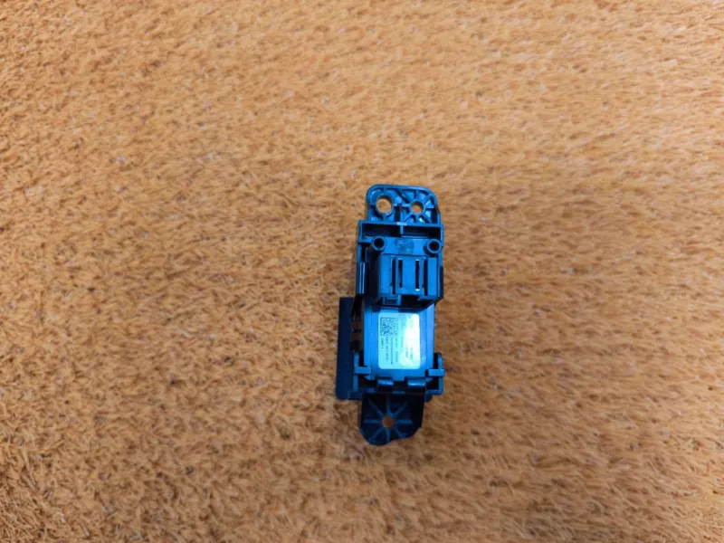 Кнопка стояночного тормоза