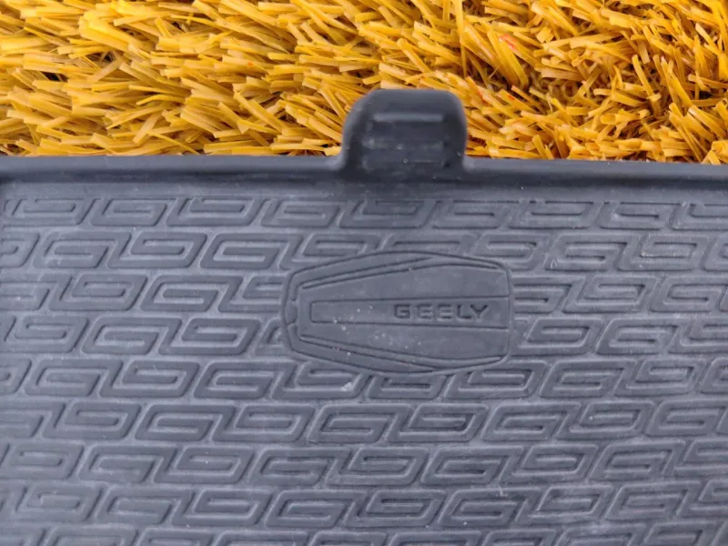 Коврик центральной консоли