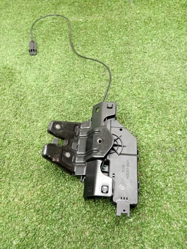 Замок багажника